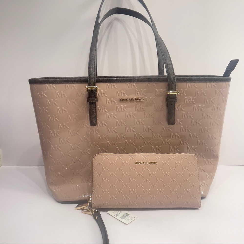 Michael Kors Embossed Patent Leather Tote & Wallet Fawn Pink/Brown - Picture 2 of 13